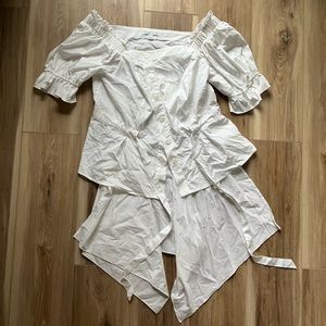 Romantic white puff sleeve blouse. Romantic fit.